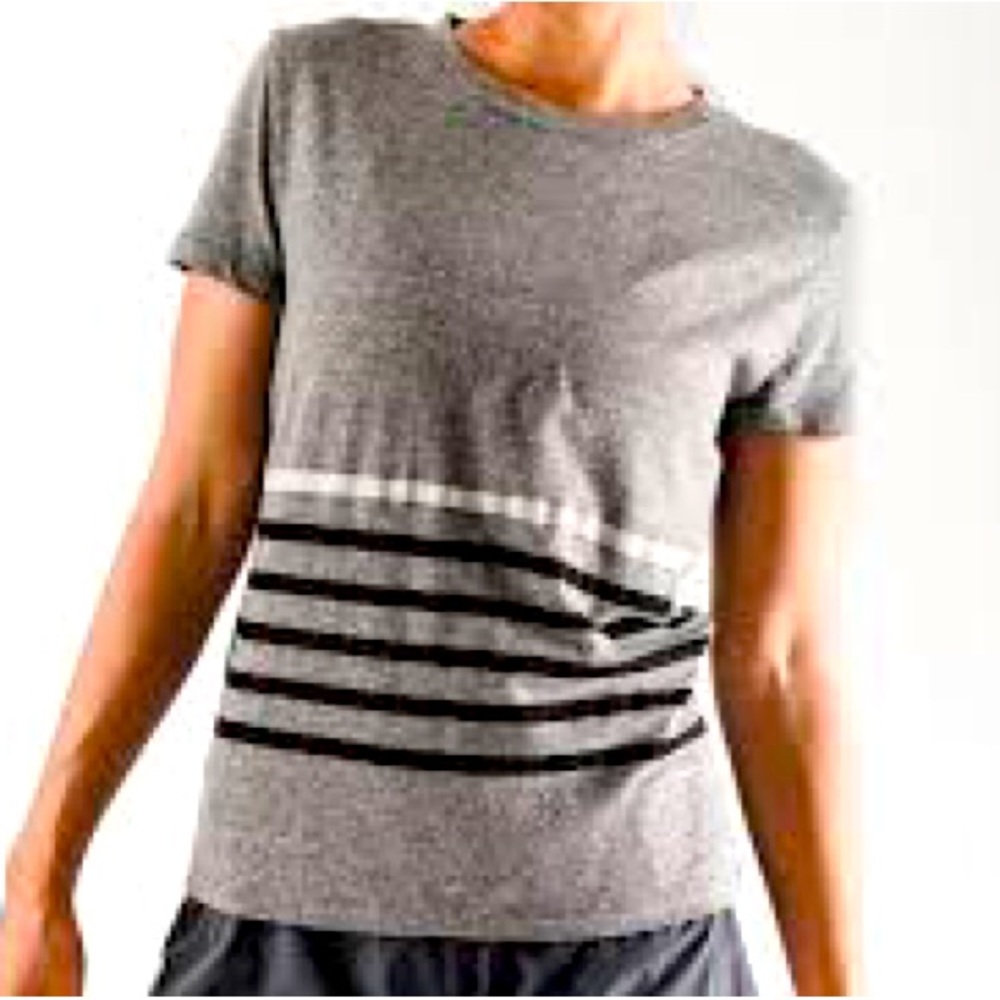 New Rabbit Remix t-shirt size XS